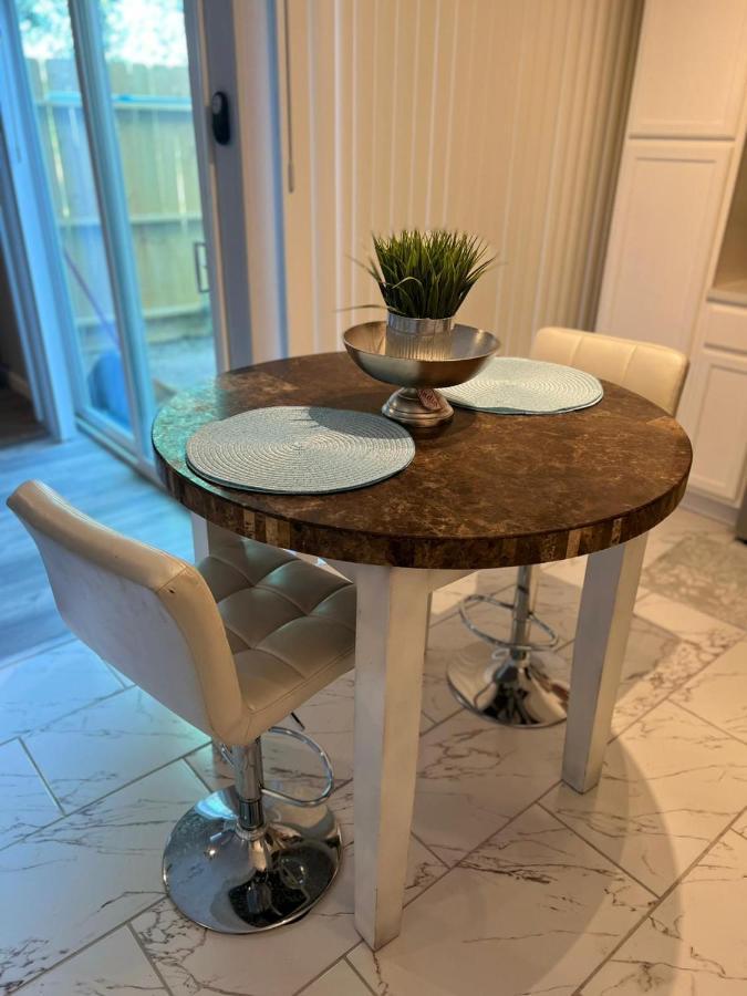 Apartment Spacious N Cozy 3 Bedroom // 15 Min From Downtown *