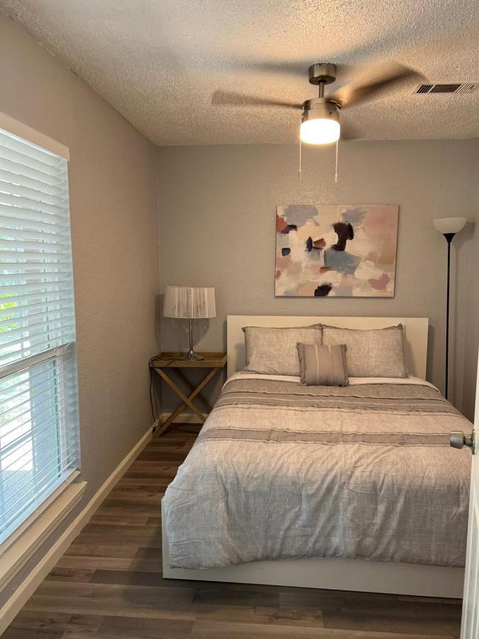 Spacious N Cozy 3 Bedroom // 15 Min From Downtown Apartment