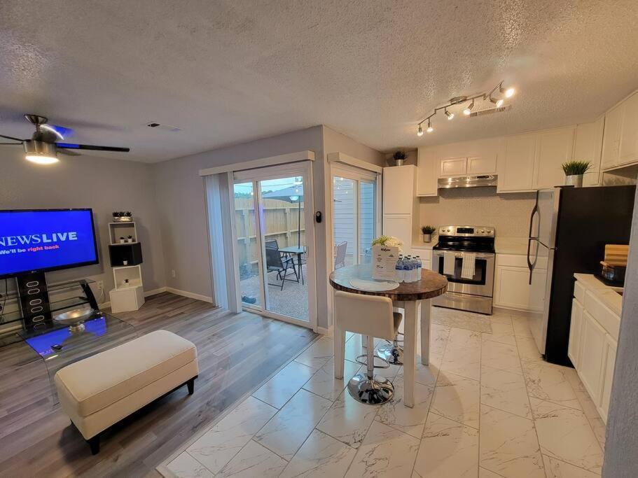 Spacious N Cozy 3 Bedroom // 15 Min From Downtown Apartment Houston