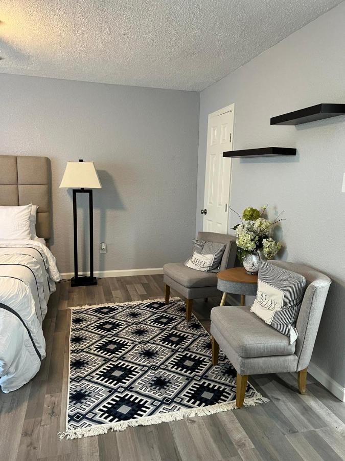 Spacious N Cozy 3 Bedroom // 15 Min From Downtown *