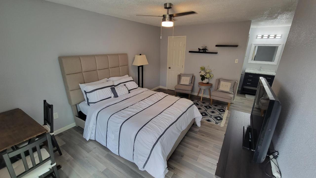 Spacious N Cozy 3 Bedroom // 15 Min From Downtown