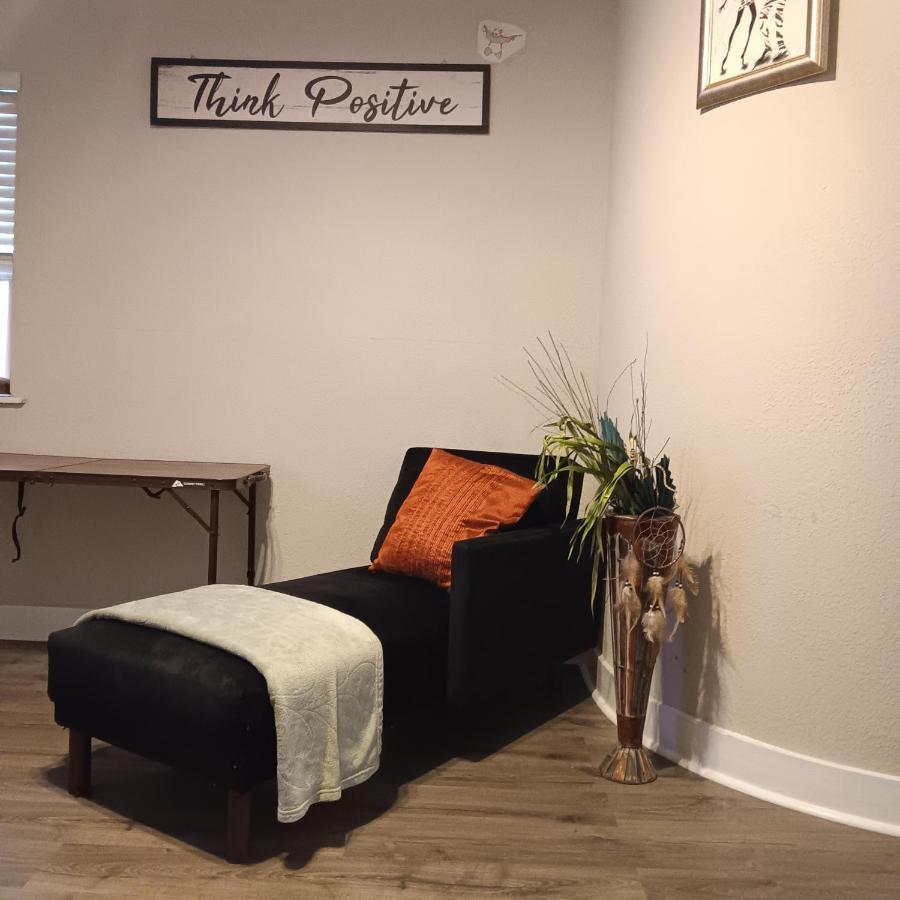 Outstanding Studio Apts Downtown Apartment *