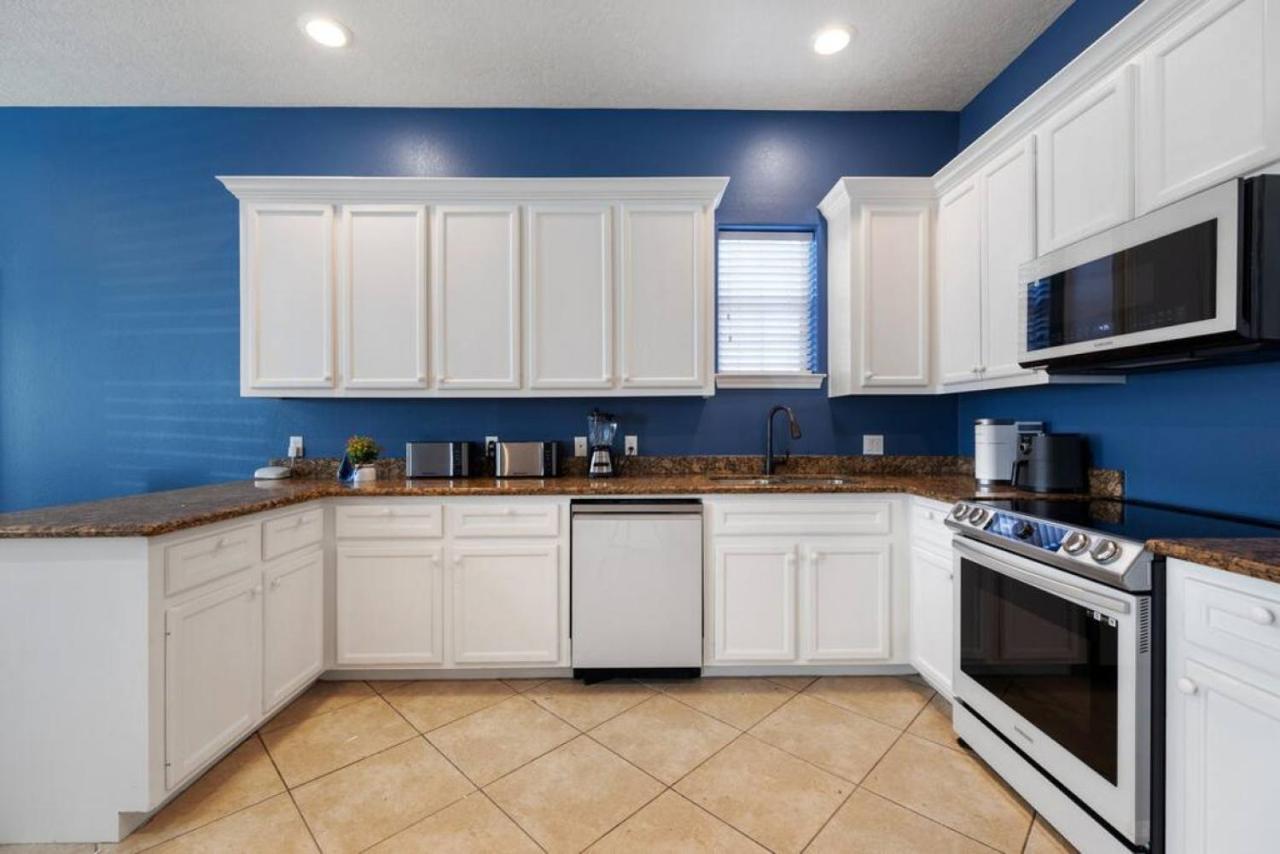 Stylish 3 Bedroom With Tons Of Games And 85 Inch Tv