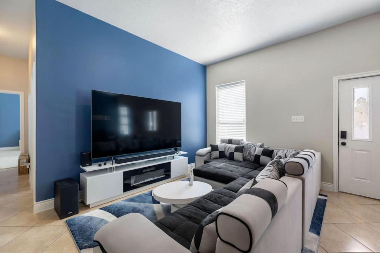 Stylish 3 Bedroom With Tons Of Games And 85 Inch Tv *
