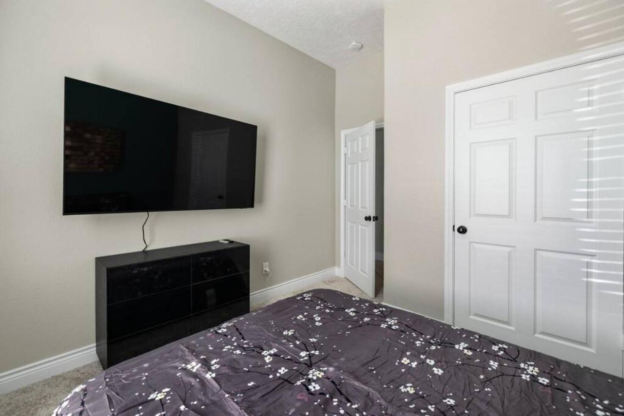 Stylish 3 Bedroom With Tons Of Games And 85 Inch Tv Houston