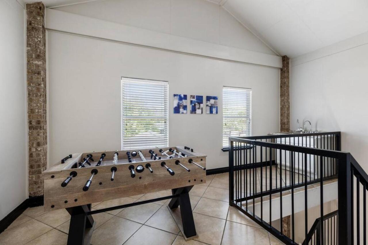 Stylish 3 Bedroom With Tons Of Games And 85 Inch Tv Holiday home *