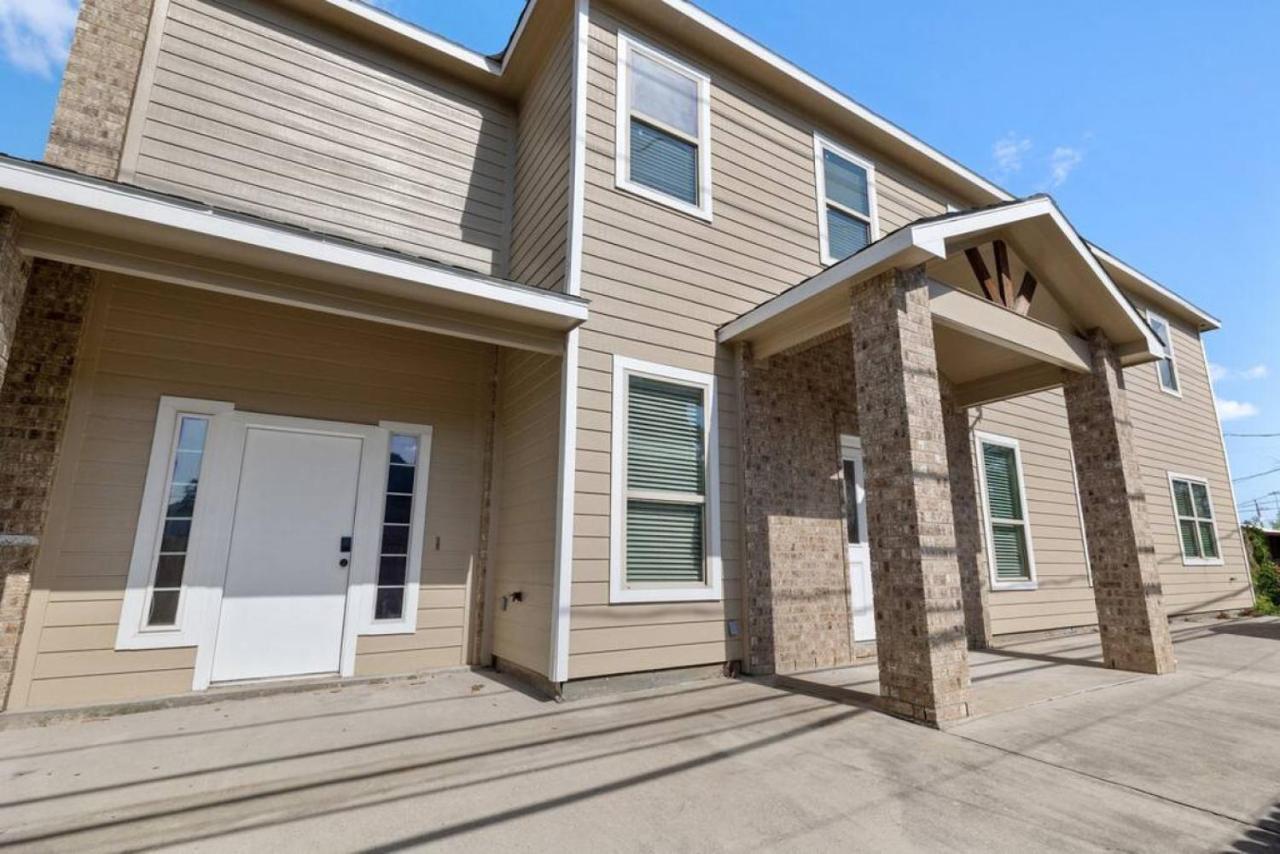 Stylish 3 Bedroom With Tons Of Games And 85 Inch Tv Holiday home