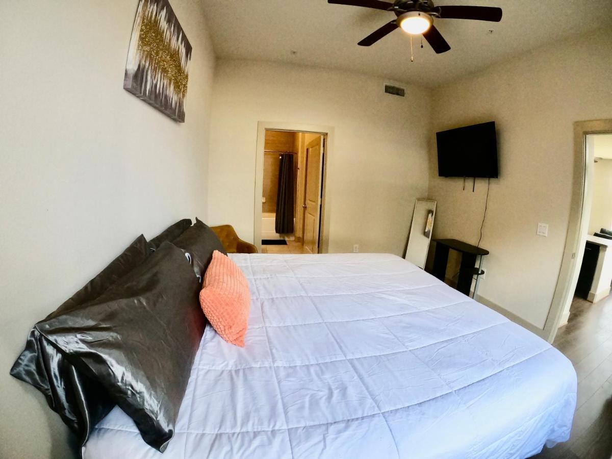 5 Mins To Med Center, Comfy King Beds, Wifi,gym,pool Apartment Houston