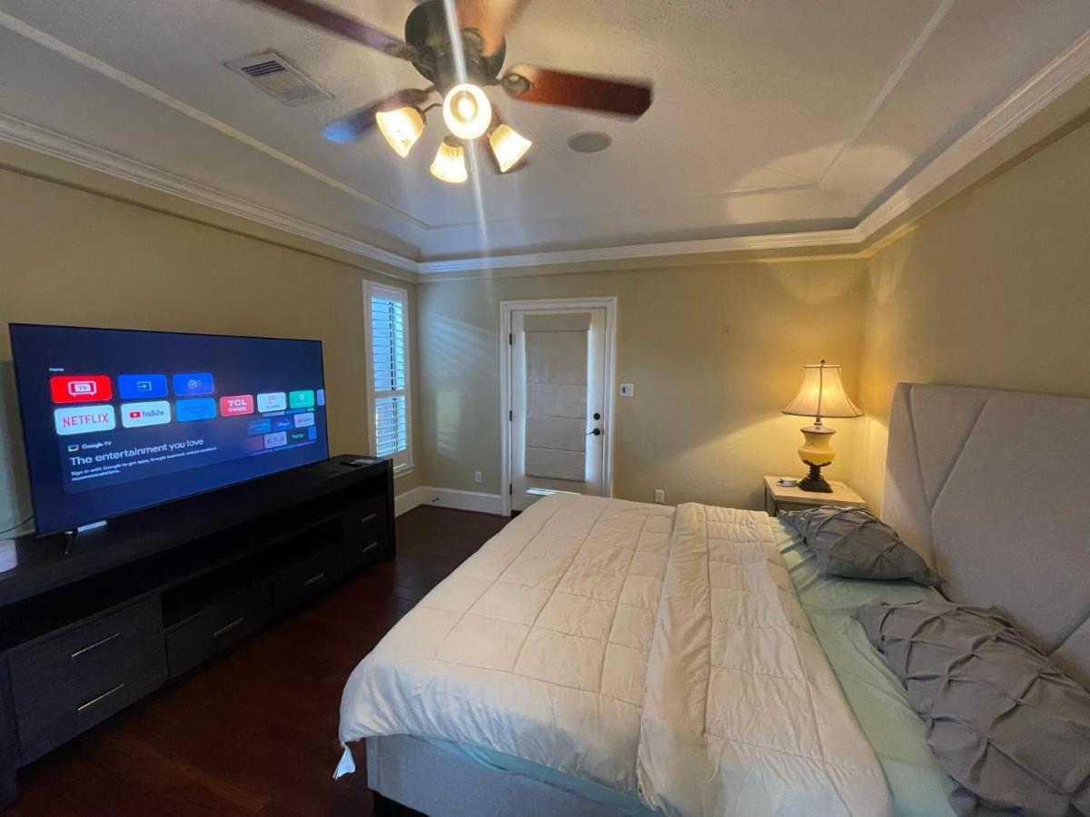 Adelina Mini-castle At Galleria With Heated Pool &
