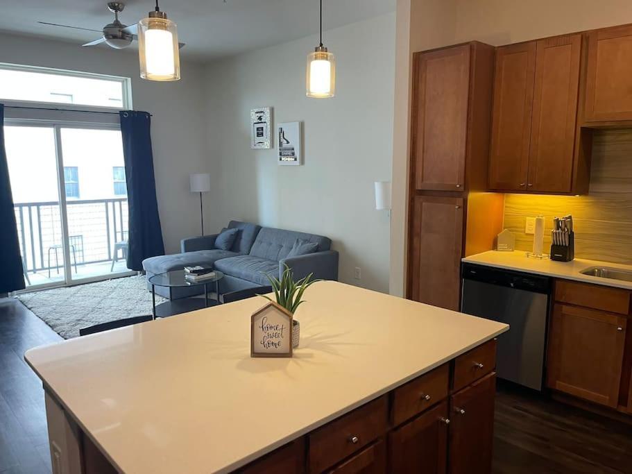 Urban Escape 1br,pool,gym,rooftop Serenity, Petsok Houston