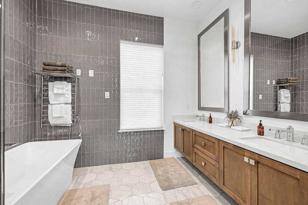 Luxury At The Heights~close To Downtown Holiday home