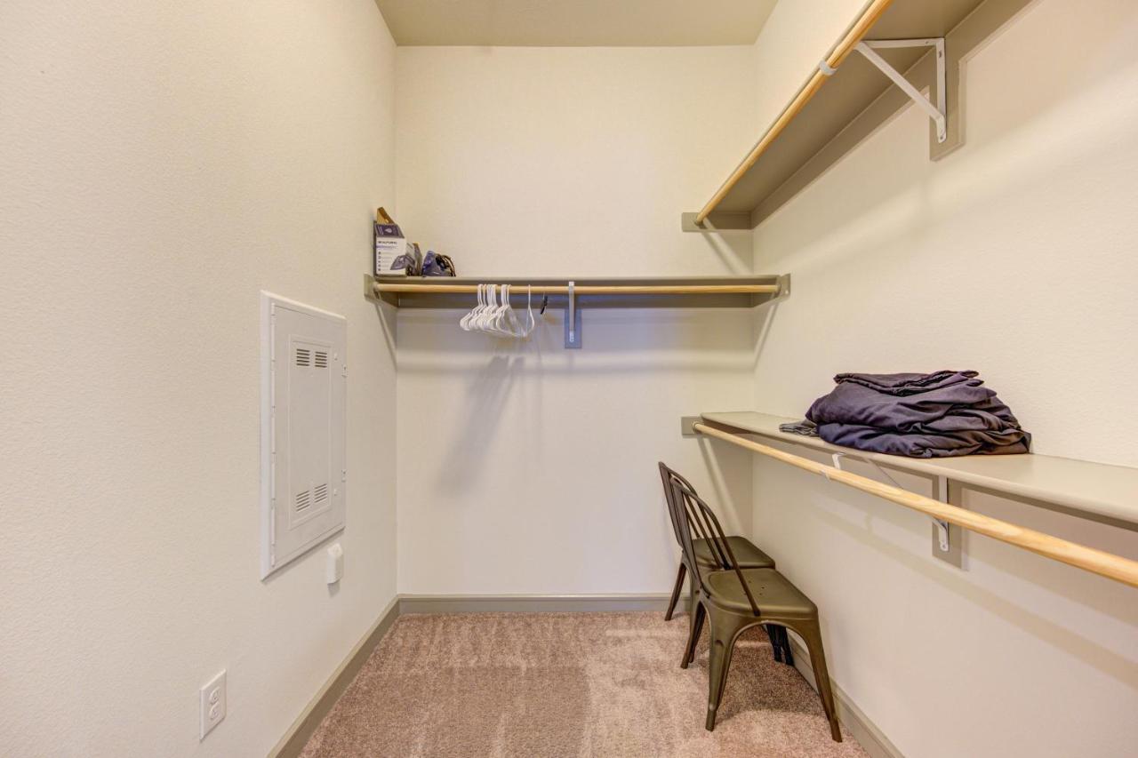 Urban Escape 1br,pool,gym,rooftop Serenity, Petsok Apartment Houston