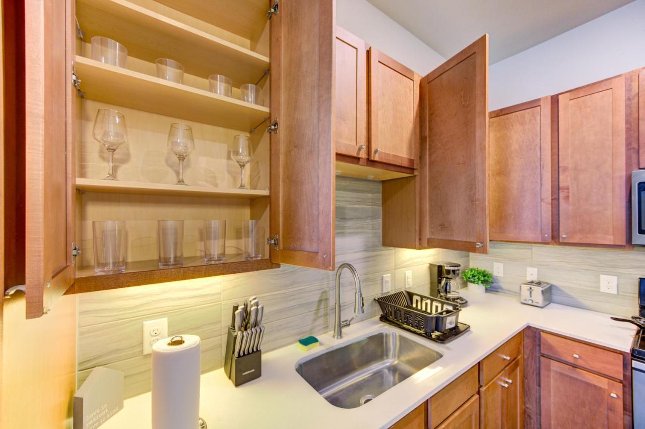 Apartment Urban Escape 1br,pool,gym,rooftop Serenity, Petsok Houston