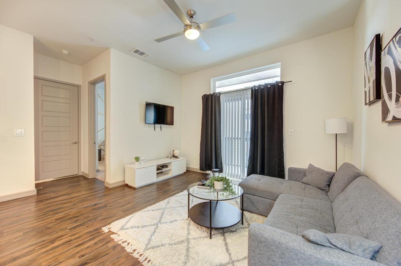 Urban Escape 1br,pool,gym,rooftop Serenity, Petsok Apartment *
