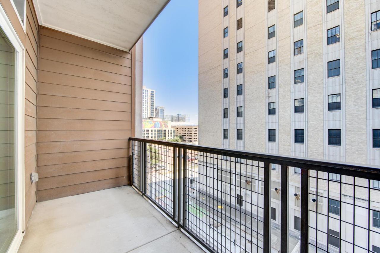 Urban Escape 1br,pool,gym,rooftop Serenity, Petsok *