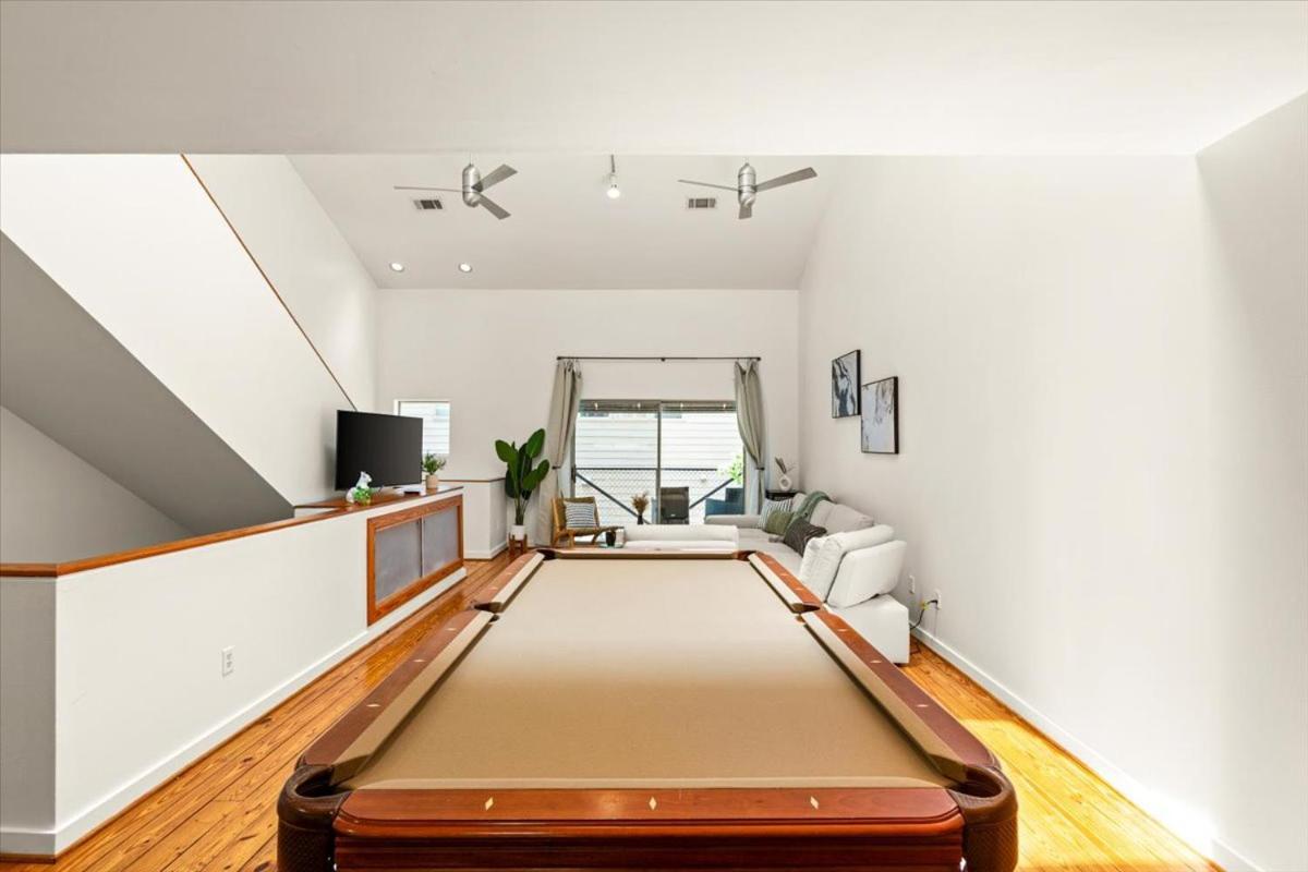 Holiday home Luxe 3 Story Townhome With Downtown View Near Nrg Stadium Centrally Located Walkable To Popular Restaurants *