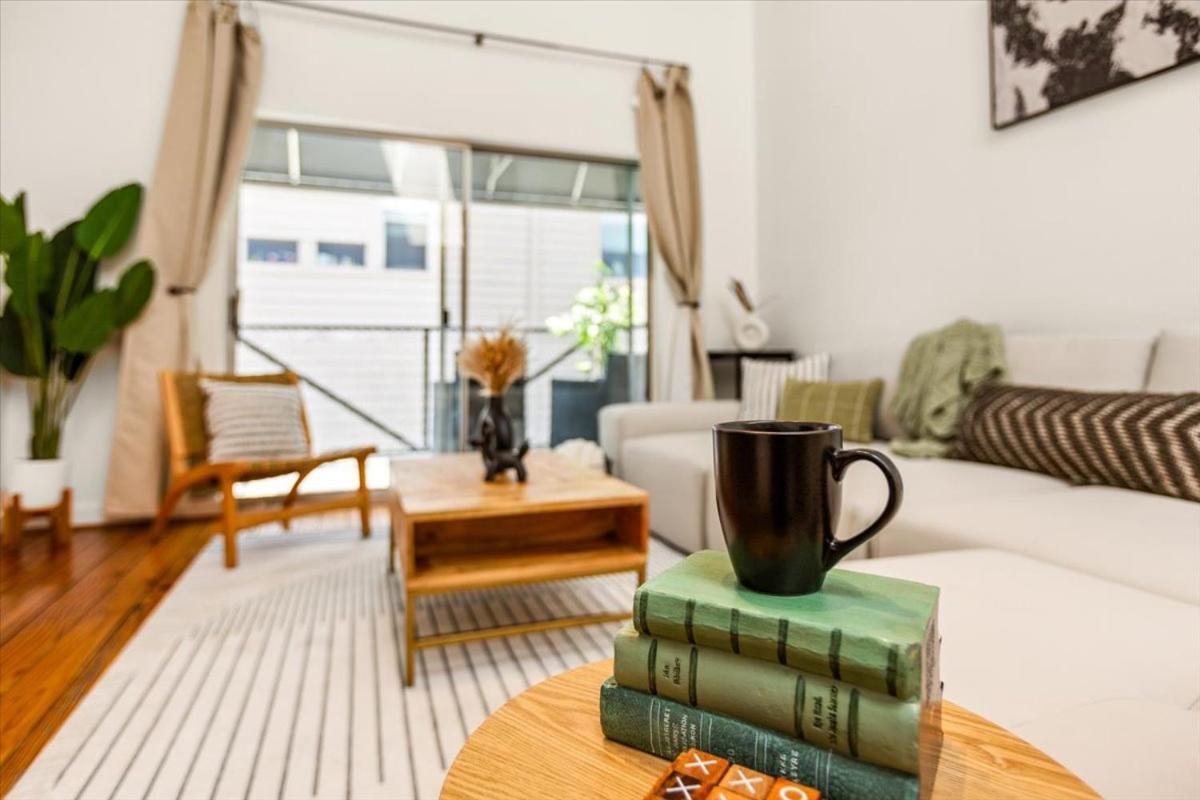 Holiday home Luxe 3 Story Townhome With Downtown View Near Nrg Stadium Centrally Located Walkable To Popular Restaurants Houston