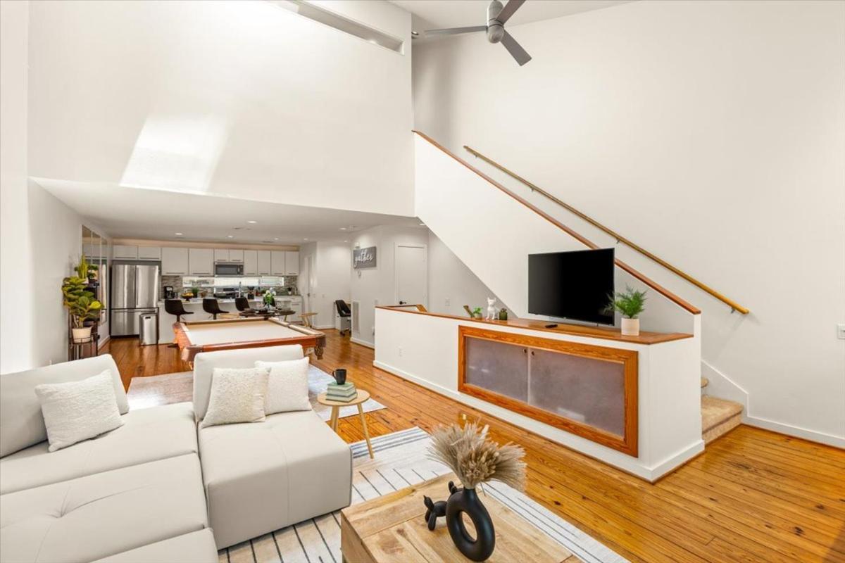Holiday home Luxe 3 Story Townhome With Downtown View Near Nrg Stadium Centrally Located Walkable To Popular Restaurants