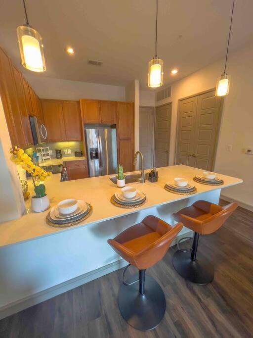 Downtown Gem: Parking Pool Wifi Sleeps 4 * Houston