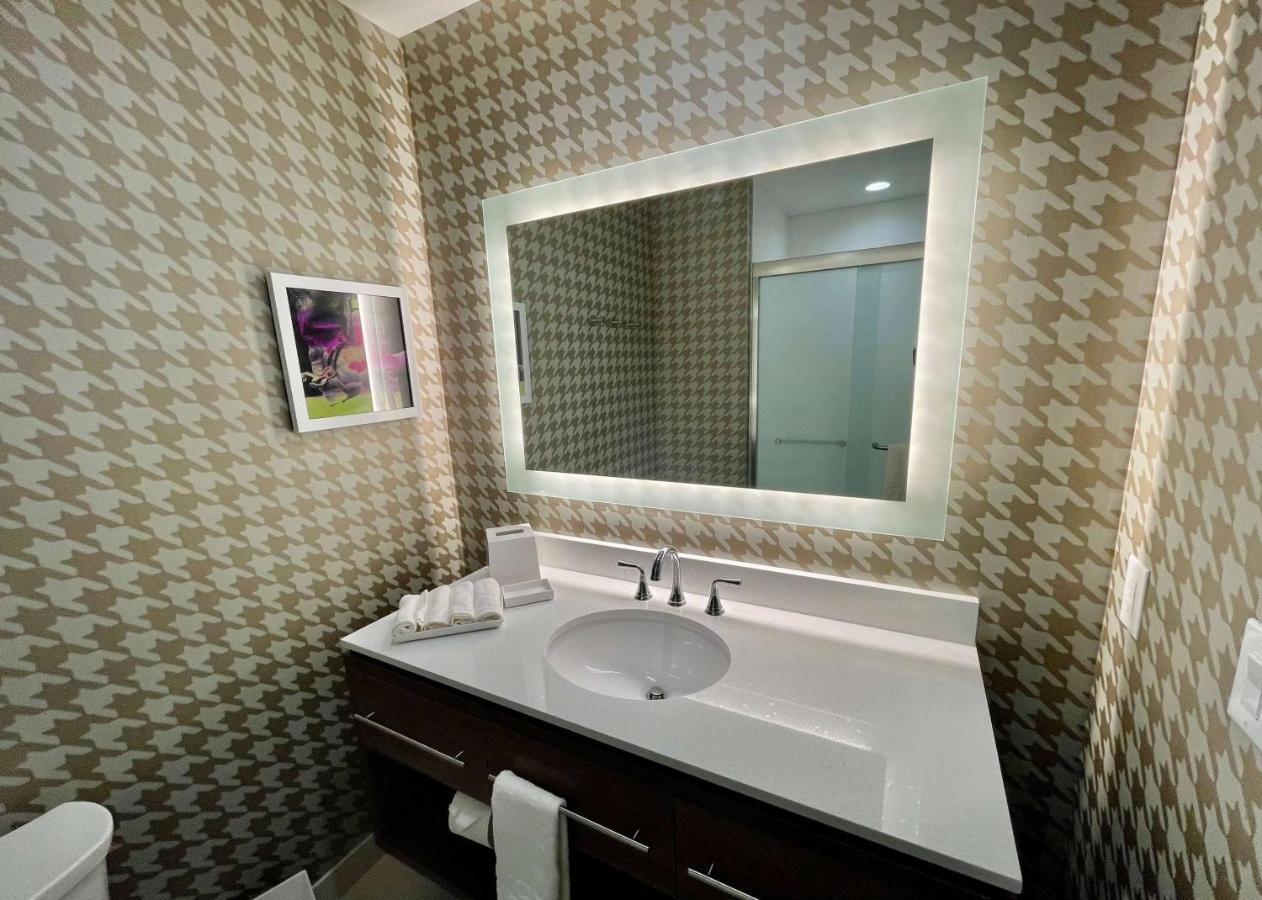 Hawthorn Extended By Wyndham Kingwood Hotel 3*
