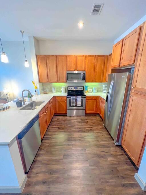 Downtown Gem: Parking Pool Wifi Sleeps 4 * Houston