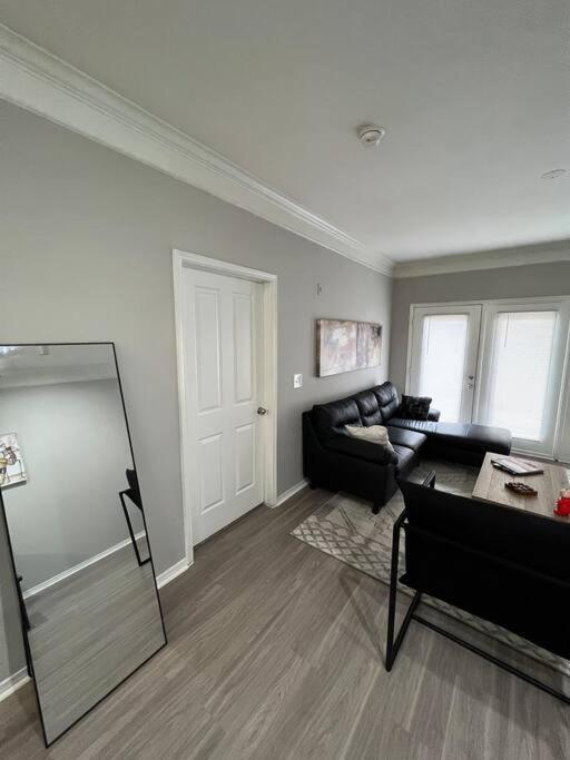 Apartment Stylish Midtown Spot Houston
