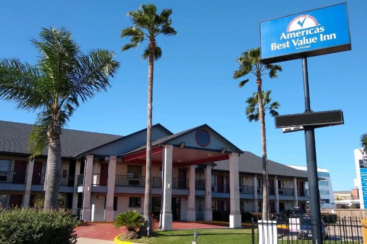 Americas Best Value Hobby Airport 3*