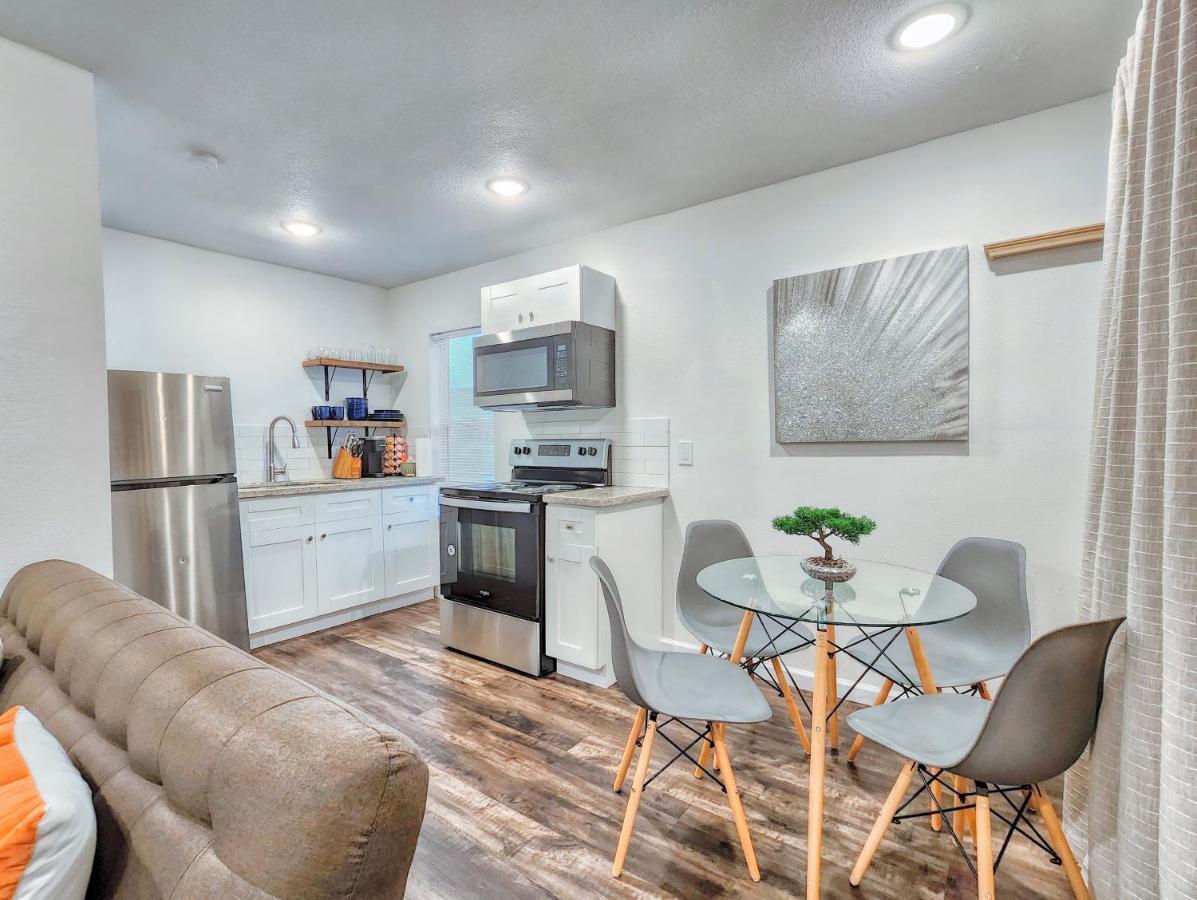 Cozy 1 Bed 1 Bath, Centrally Located, Self-check-in * Houston