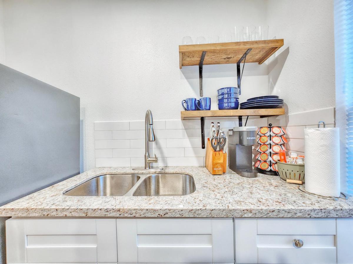 Cozy 1 Bed 1 Bath, Centrally Located, Self-check-in Apartment