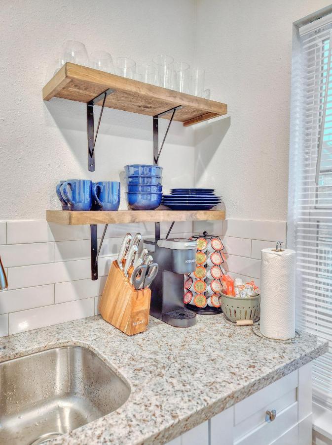Cozy 1 Bed 1 Bath, Centrally Located, Self-check-in *