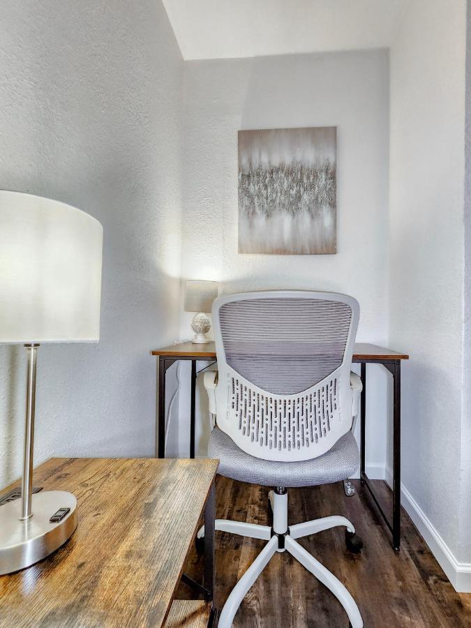 Cozy 1 Bed 1 Bath, Centrally Located, Self-check-in * Houston