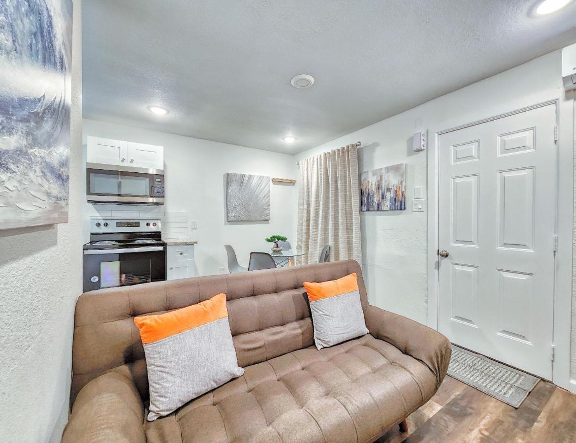 Cozy 1 Bed 1 Bath, Centrally Located, Self-check-in Apartment