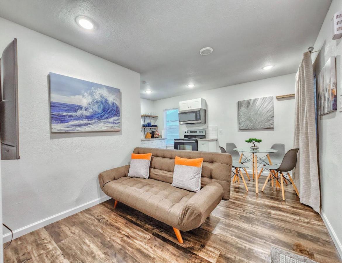 Cozy 1 Bed 1 Bath, Centrally Located, Self-check-in Apartment *