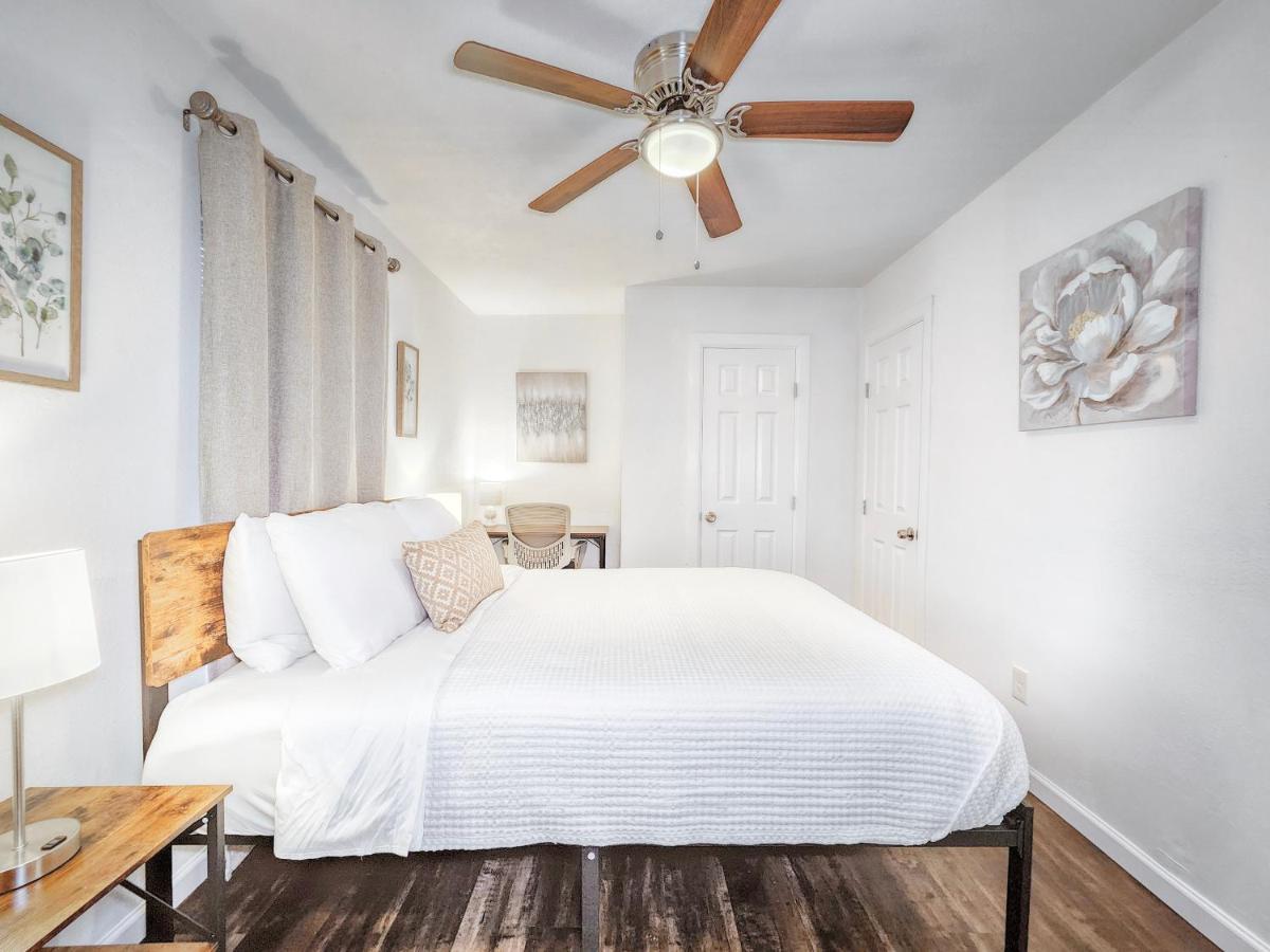 Cozy 1 Bed 1 Bath, Centrally Located, Self-check-in * Houston