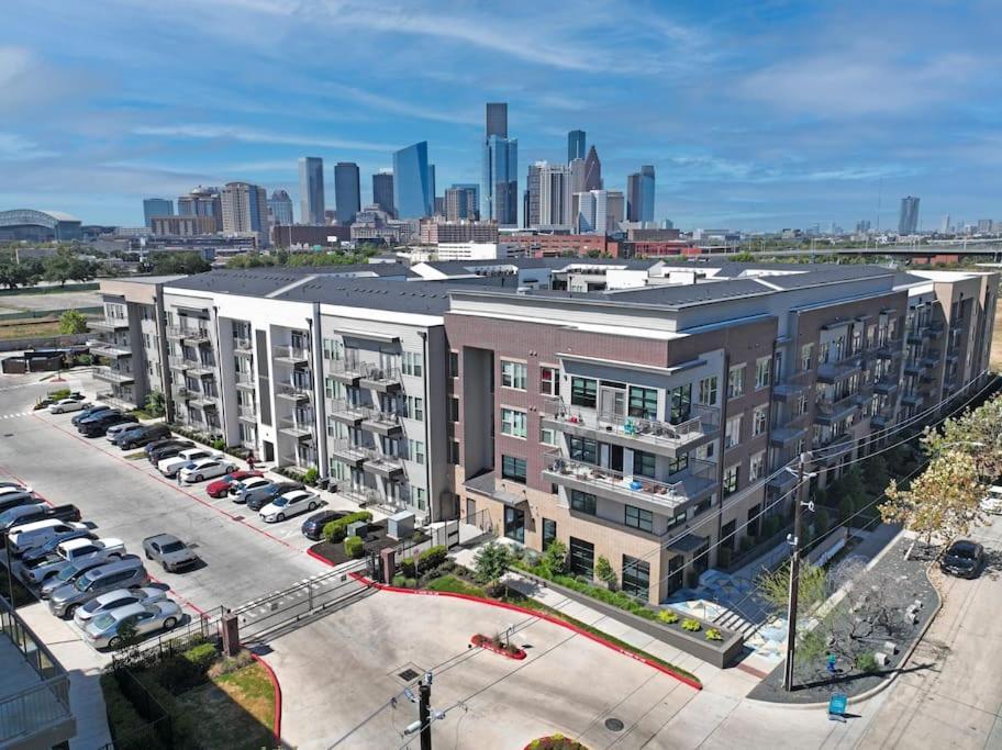 Comfortable Getaway Downtown Htx Apartment *