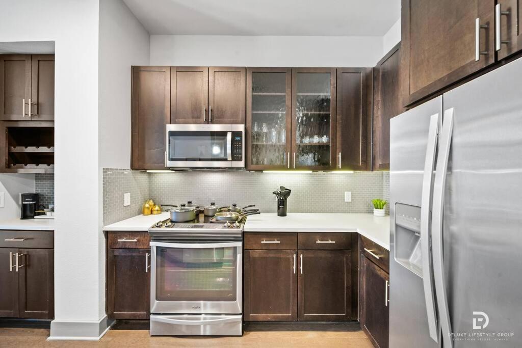 Apartment Downtown Deluxe King With Amenities, Pool And Free Parking Houston