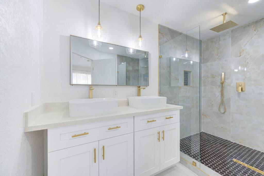Elegante Casa Cerca De Galleria Mall, Nrg, Centro Medico! Holiday home