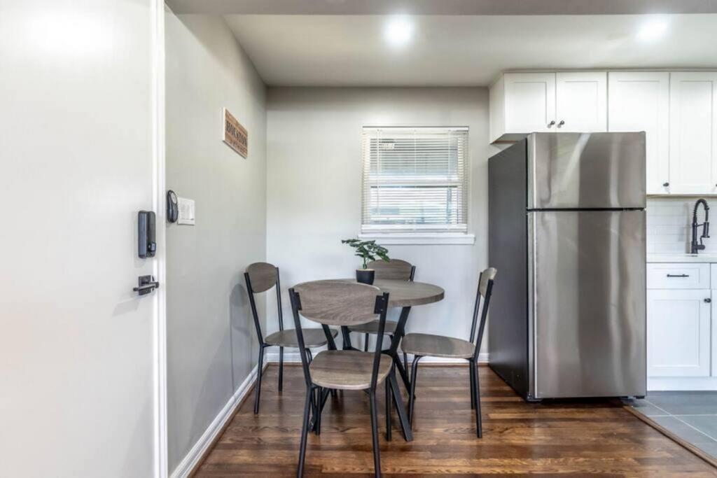 Roomy Urban Montrose! Free Parking #9 * Houston