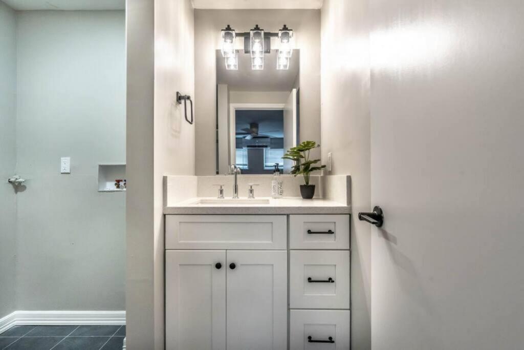 Roomy Urban Montrose! Free Parking #9 Apartment Houston