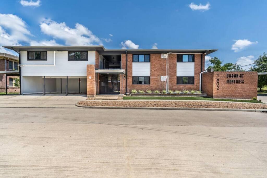 Roomy Urban Montrose! Free Parking #9