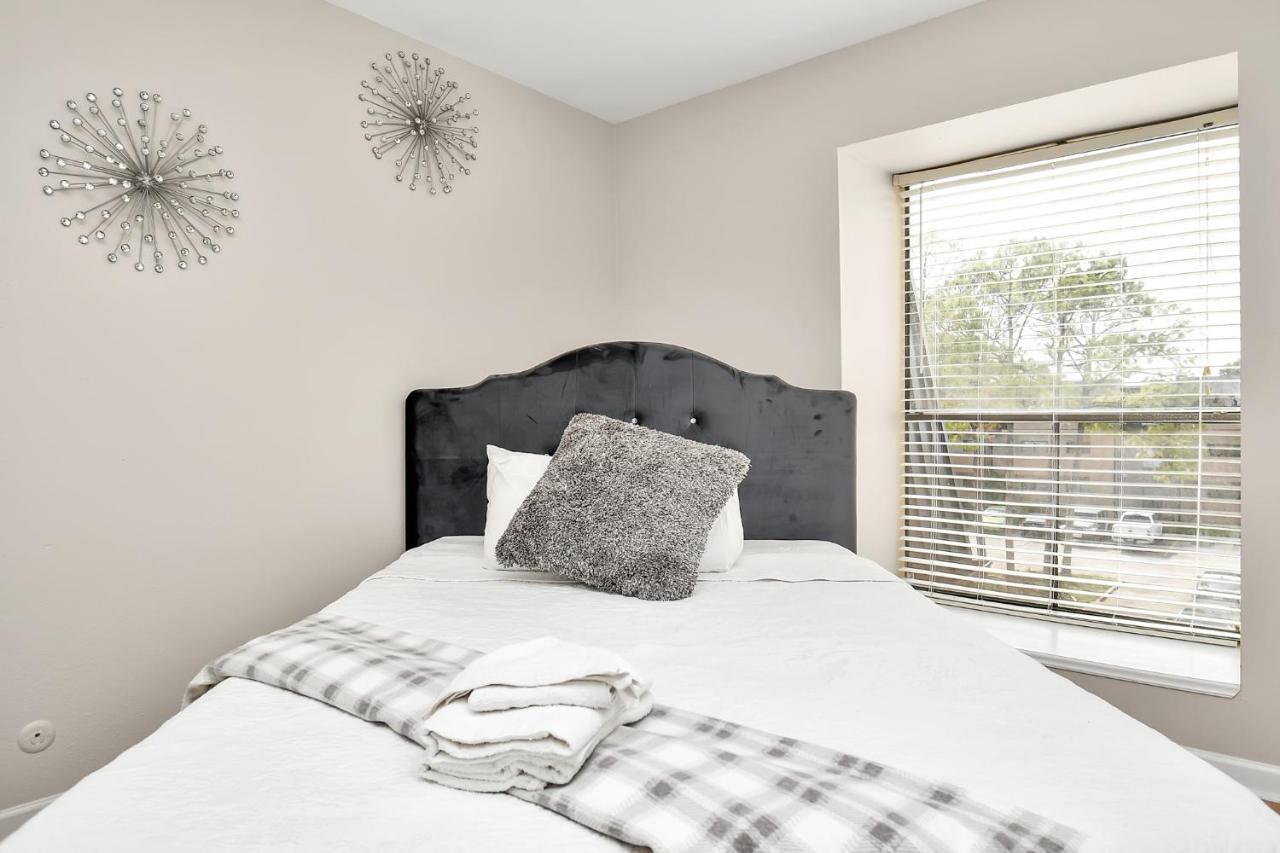 Tranquil 3br Getaway:modern Apartment *