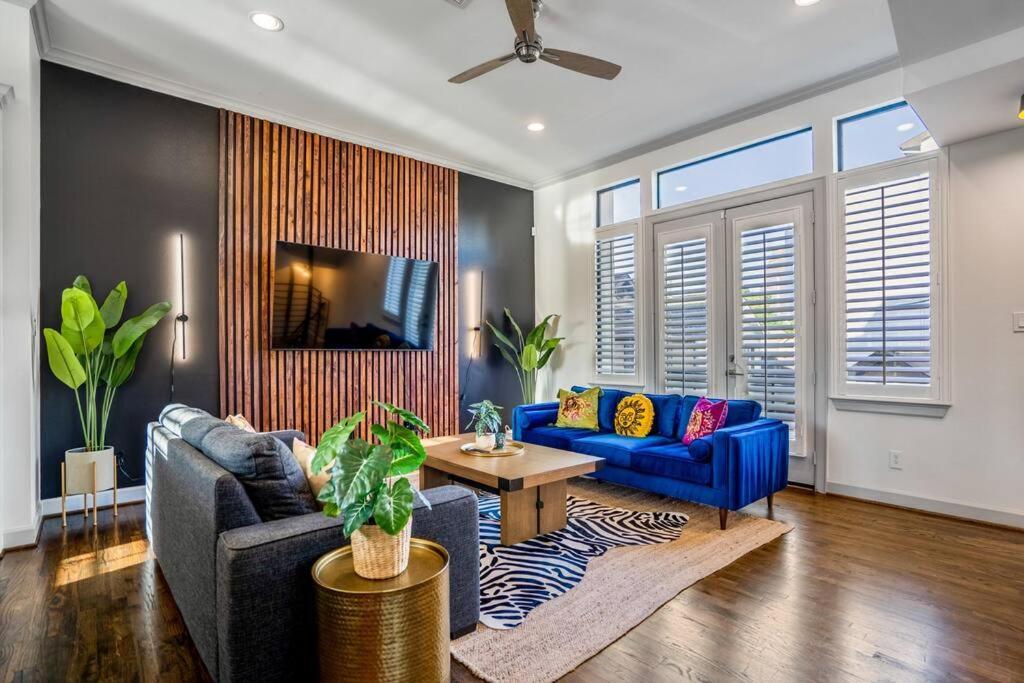 Urban Jungle Retreat In The Htx Skyline Houston