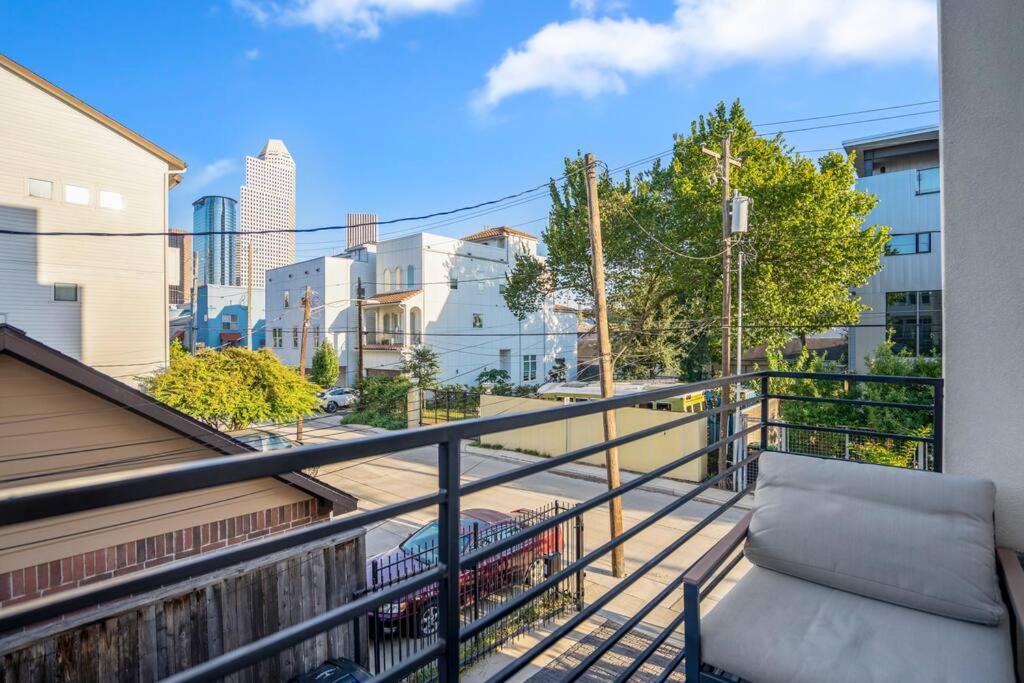 Urban Jungle Retreat In The Htx Skyline *