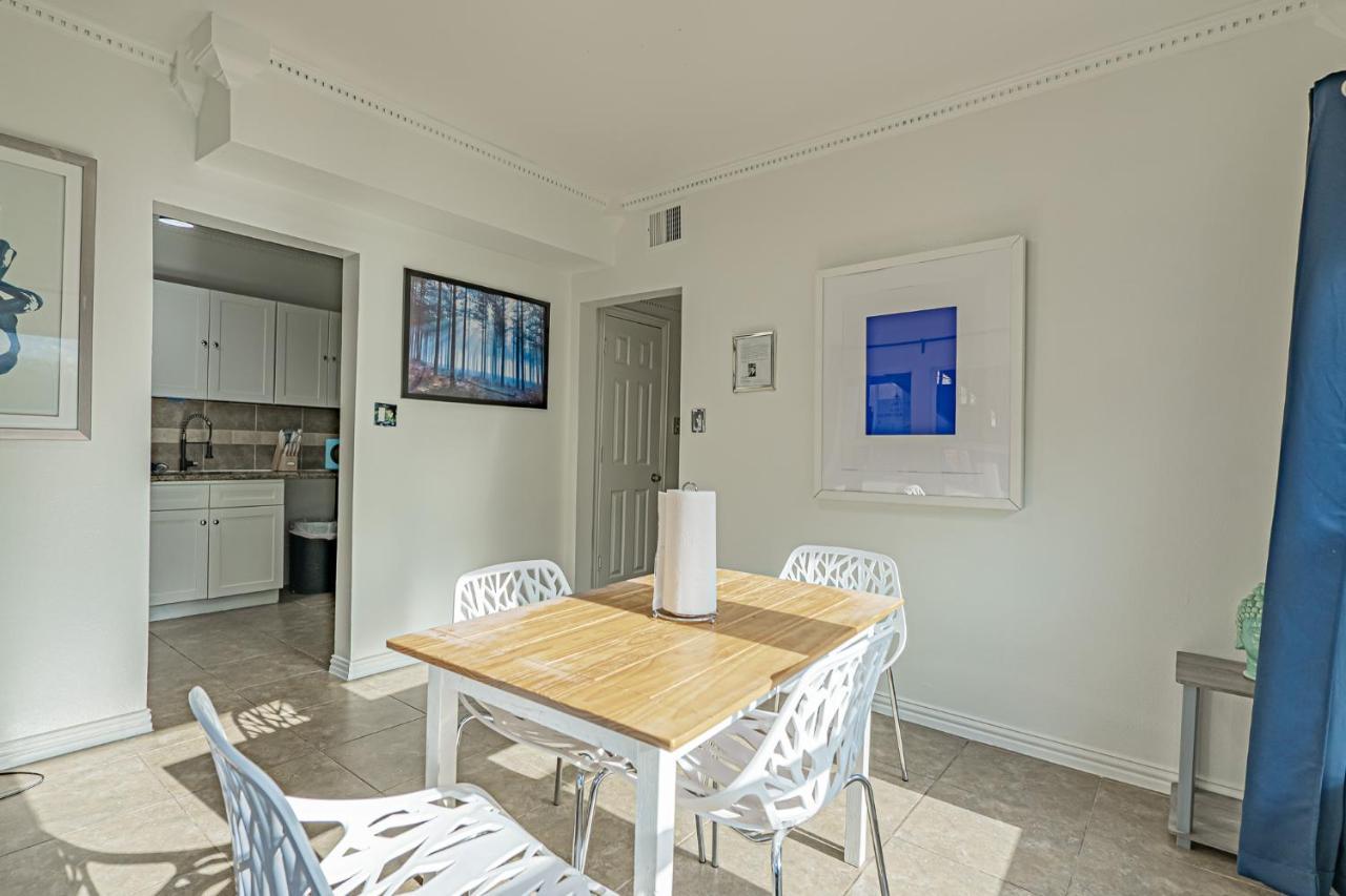 East Downtown Blue Dream Apartment Houston