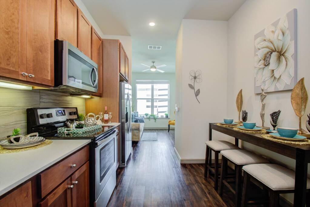 Luxury Living Downtown Kingbed. Apartment *