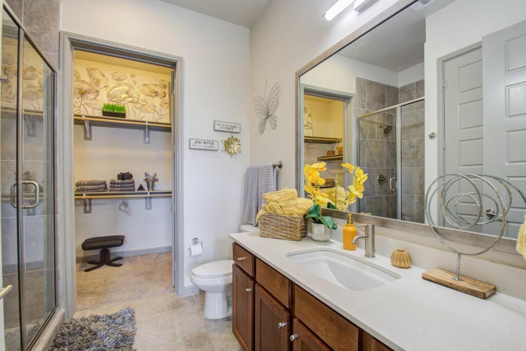 Apartment Luxury Living Downtown Kingbed.