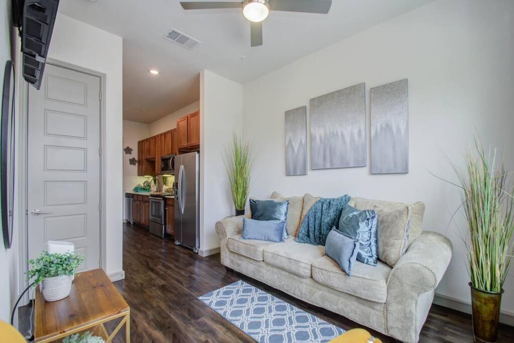 Apartment Luxury Living Downtown Kingbed.