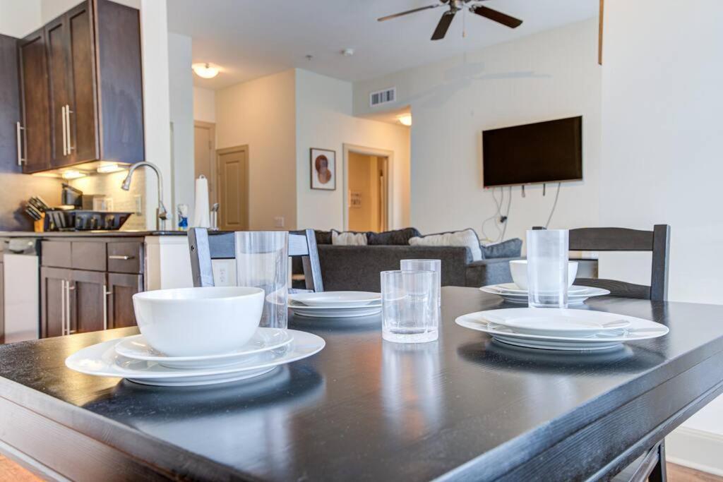 1br Urban Retreat Pool Gym Near Nrg Wifi Petok
