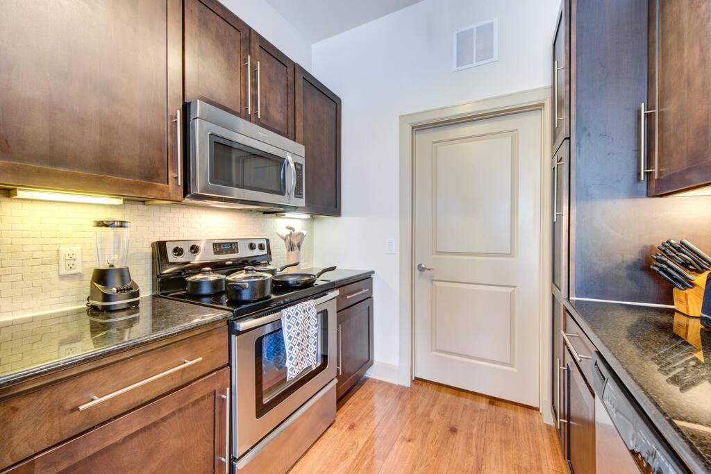 Apartment 1br Urban Retreat Pool Gym Near Nrg Wifi Petok