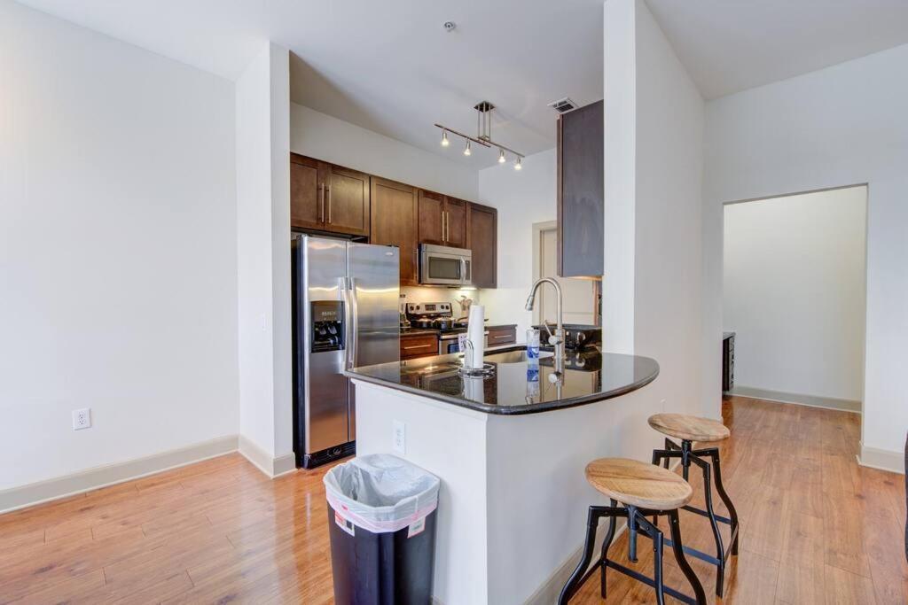 1br Urban Retreat Pool Gym Near Nrg Wifi Petok Apartment